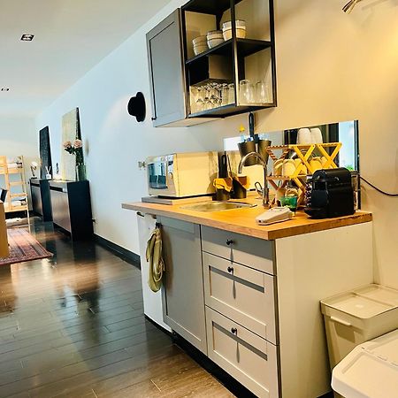 Down Town Spacious Loft Retreat With Private Parking Брюксел Екстериор снимка
