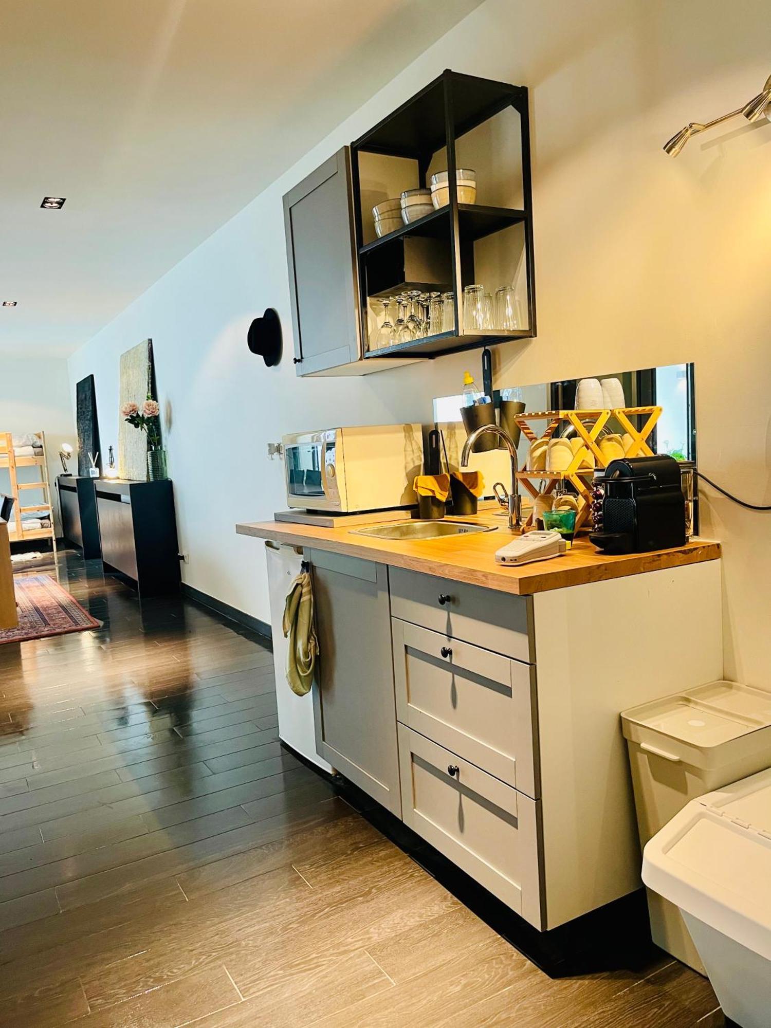 Down Town Spacious Loft Retreat With Private Parking Брюксел Екстериор снимка
