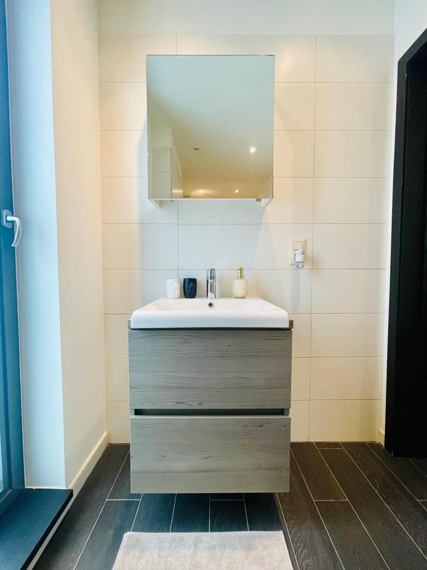 Down Town Spacious Loft Retreat With Private Parking Брюксел Екстериор снимка