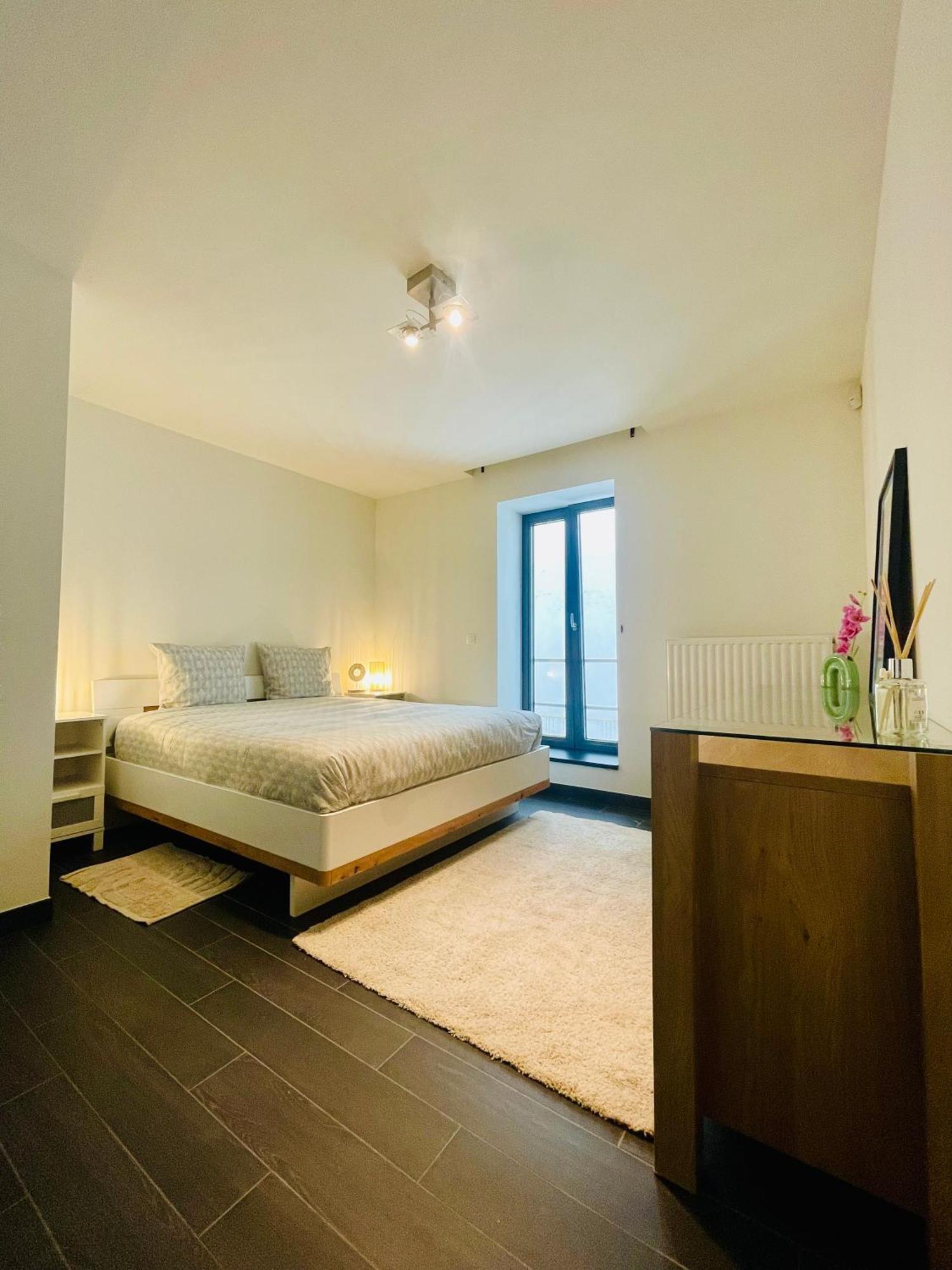 Down Town Spacious Loft Retreat With Private Parking Брюксел Екстериор снимка